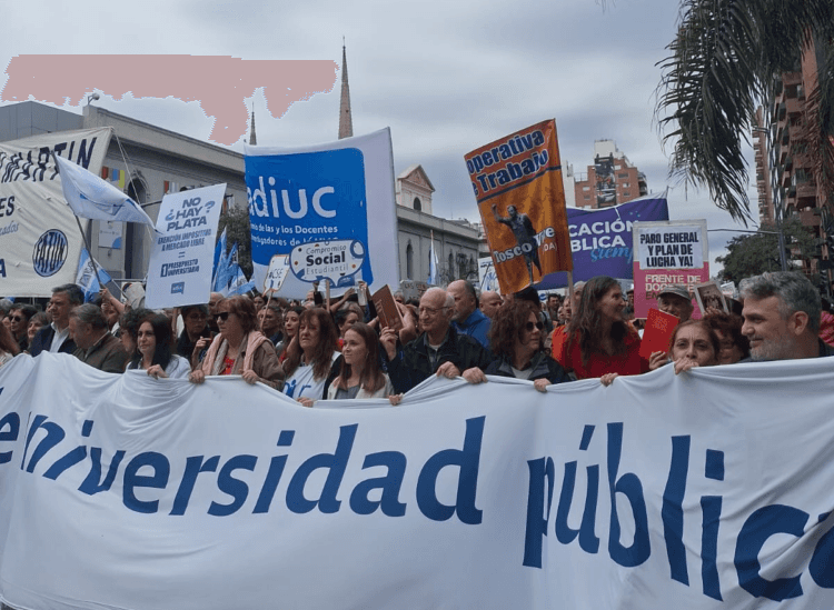 Docentes de la UNC iniciaron la semana de paro en reclamo de una mejora salarial