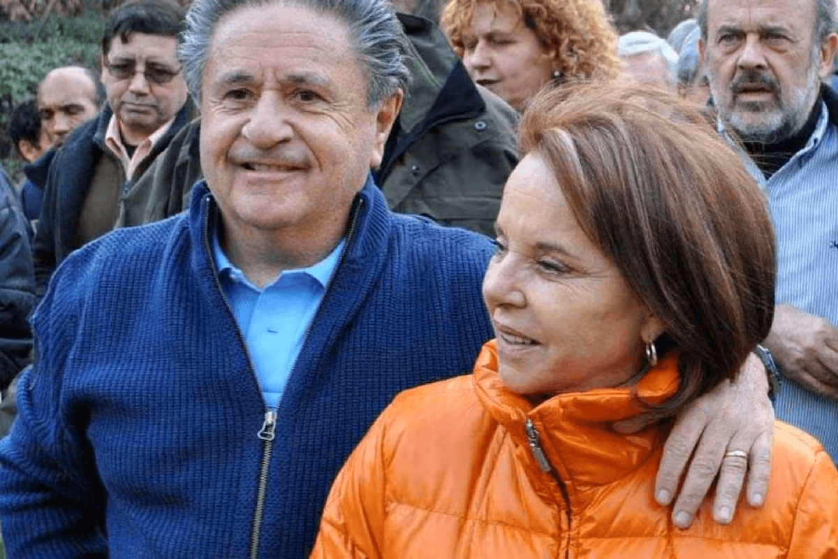 Citan a indagatoria a Duhalde, Verbitsky y a otras 34 personas por el Vacunatorio VIP