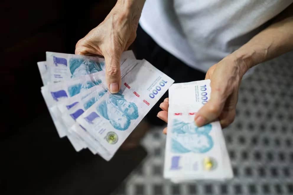 El Gobierno busca garantizar un salario mínimo de más de $1 millón en las paritarias