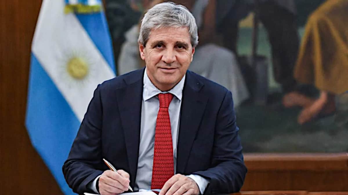 El Gobierno flexibiliza los dogmas de Milei para reactivar la economía