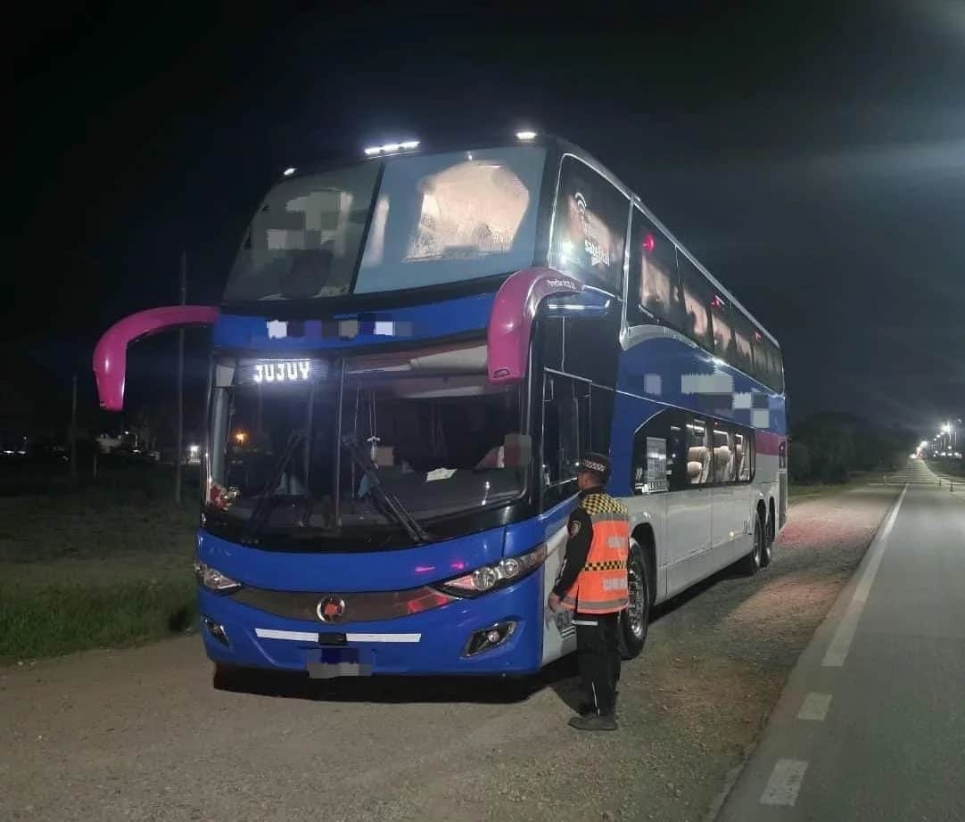Viajaban en colectivo hacia Jujuy y fueron detenidos con drogas