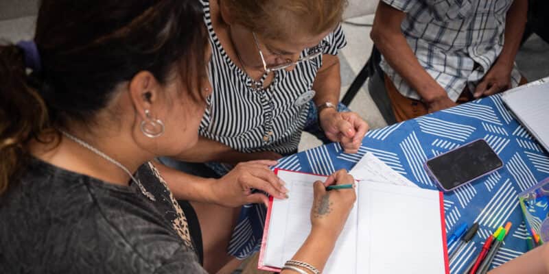 Terminar la primaria: cómo pueden los adultos retomar sus estudios en las escuelas municipales