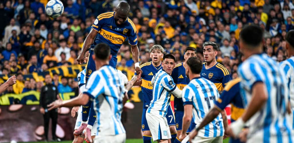 Boca revivió de la mano de Enner Valencia y eliminó a Racing 3-2 en Rosario