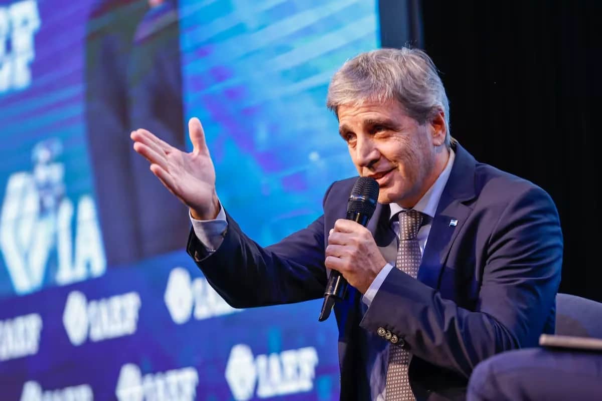 Caputo busca nuevos préstamos con bancos internacionales