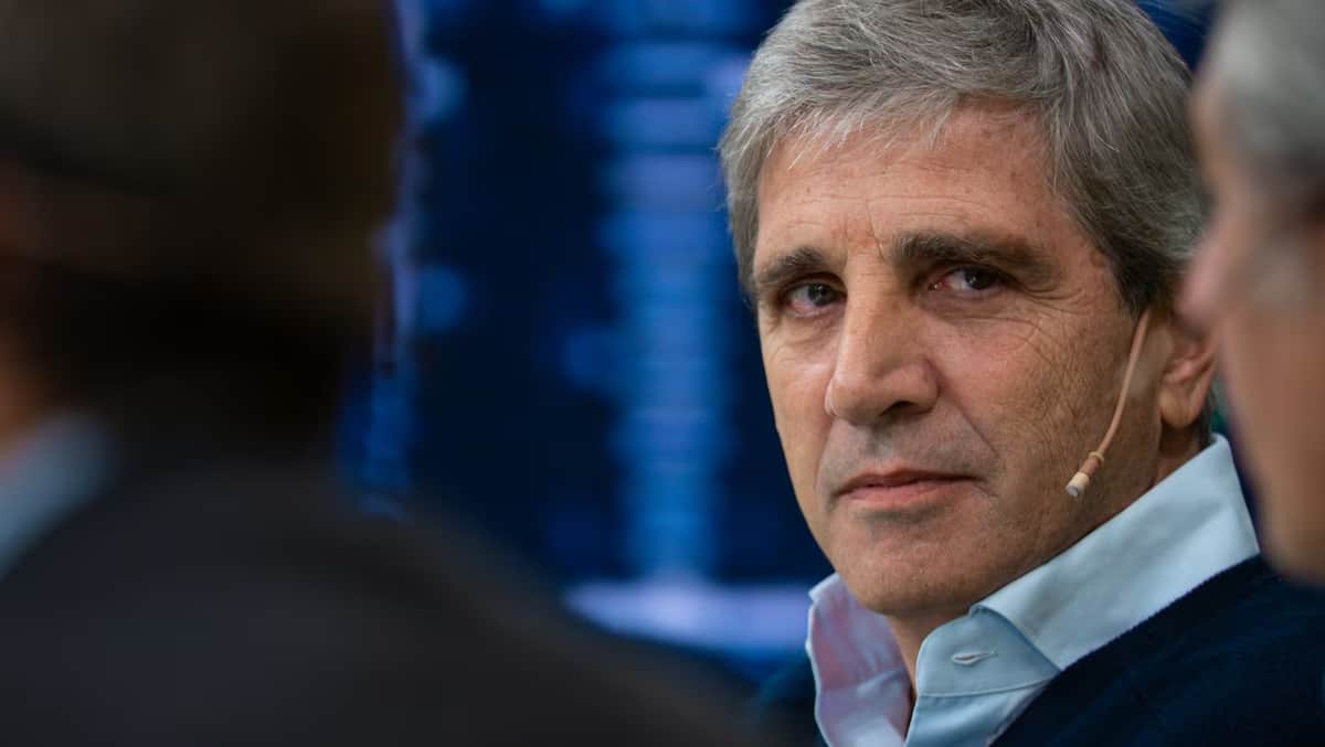 Caputo defendió el rumbo fiscal y pidió evitar “ansiedades políticas”