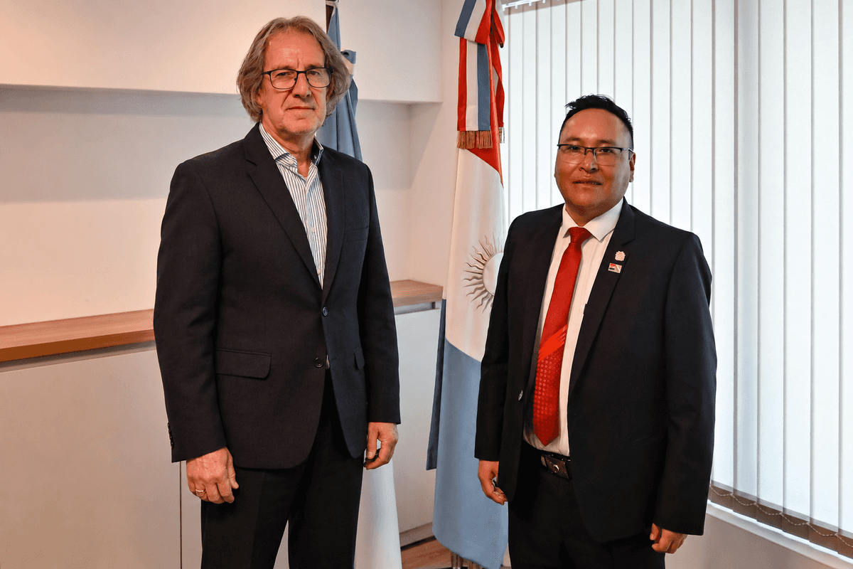 La Defensoría del Pueblo recibió la visita del Cónsul de Bolivia