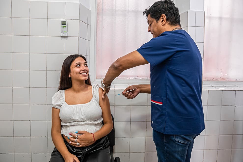 El Ministerio de Salud prolongó la vacunación del VSR para gestantes y niños