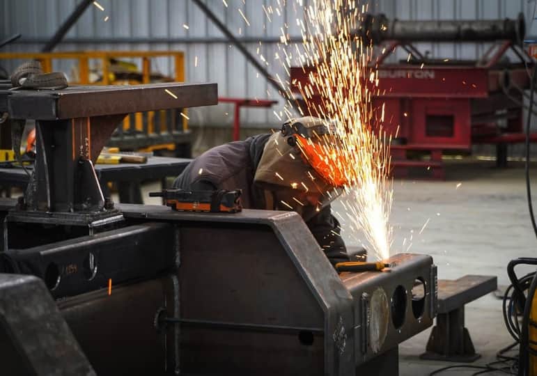 El empleo privado perdió 46.000 puestos en el primer semestre