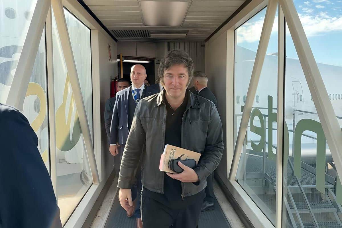 Milei viaja a París con gobernadores aliados