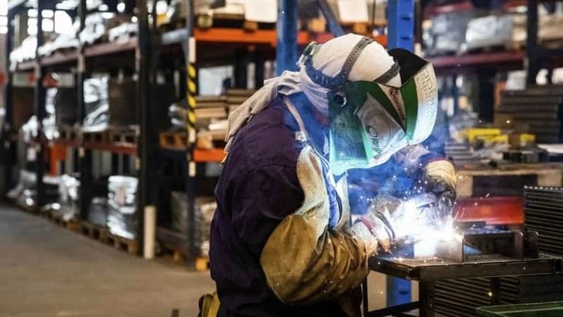 La industria metalúrgica profundizó su caída y Córdoba retrocedió 7,8%