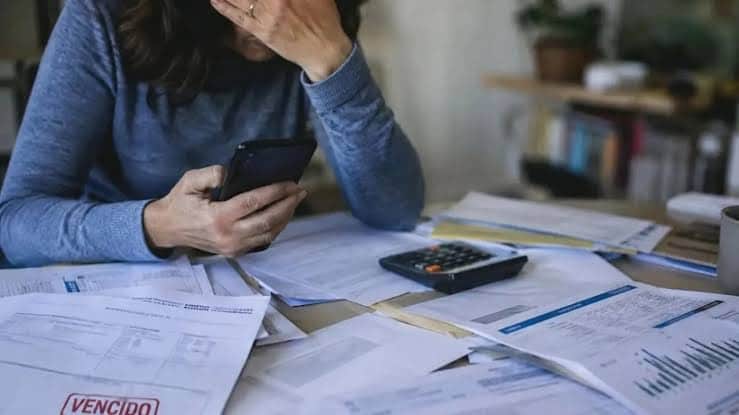 La mora familiar rozó el 13% y crece el recurso al crédito para llegar a fin de mes