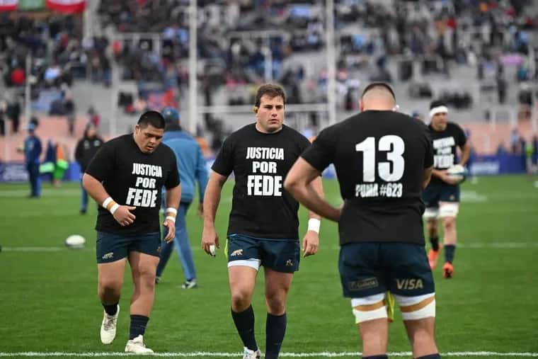 Los Pumas homenajearon a Aramburú en Mendoza