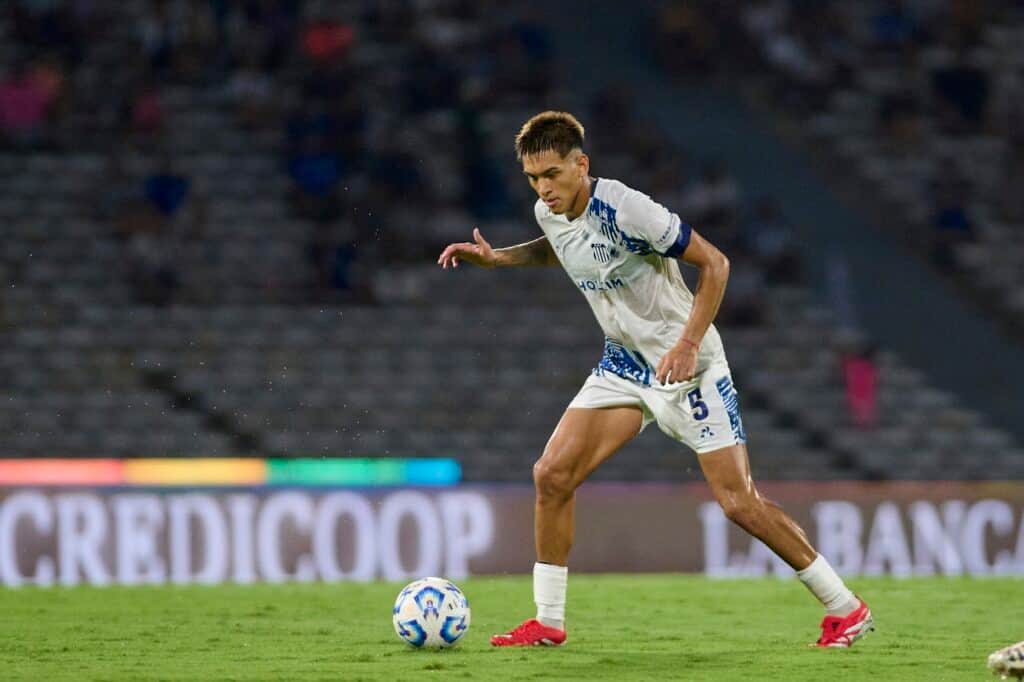 De Felippe prepara el Talleres-Belgrano: la línea de cuatro y una duda en el mediocampo
