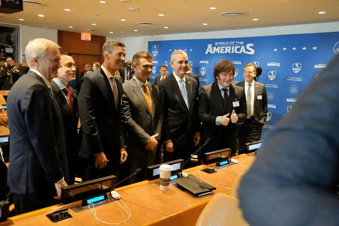 Milei estuvo con Trump en la cumbre por el Escudo de las Américas
