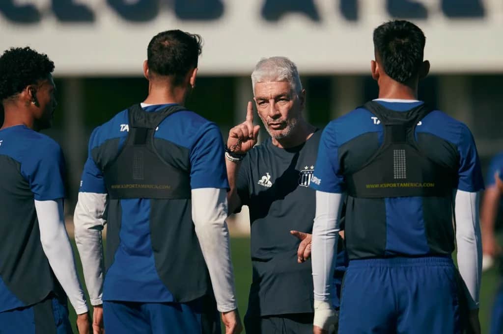 Omar De Felippe puso en marcha su ciclo como DT de Talleres