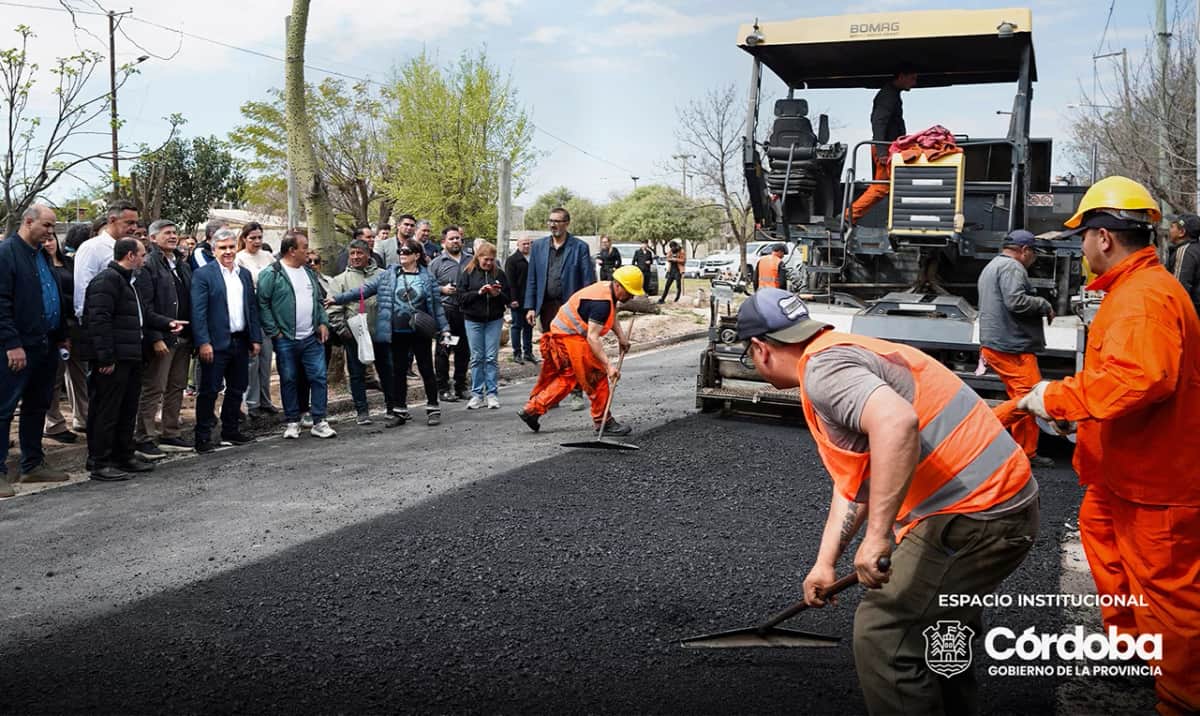 Barrio Policial 16 de Noviembre: avanza la pavimentación y se completó la obra de la red cloacal