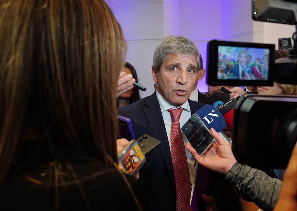 Tras la reunión de Caputo con inversores, el riesgo país superó los 550 puntos