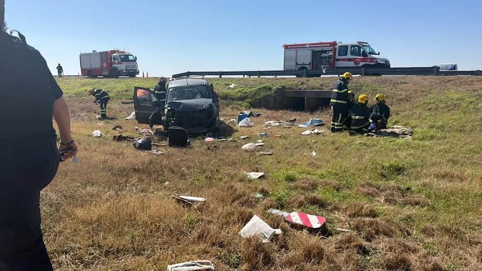 Un hombre murió tras volcar con su vehículo en la autopista Córdoba-Rosario