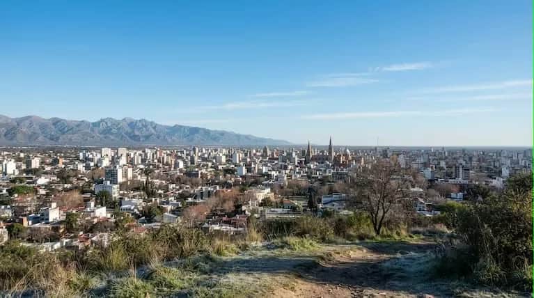 Domingo fresco, parcialmente nublado y con una máxima de 12°C