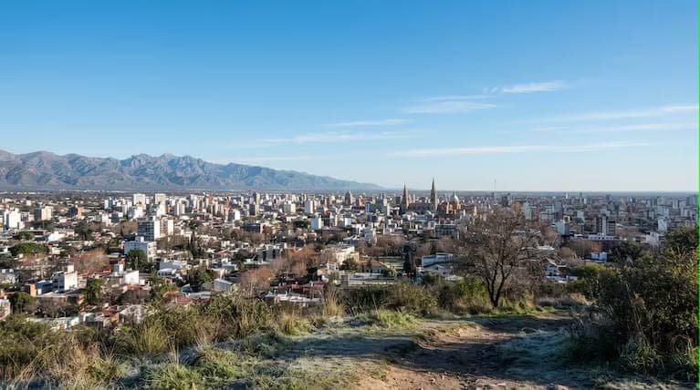 Domingo fresco, parcialmente nublado y con una máxima de 12°C