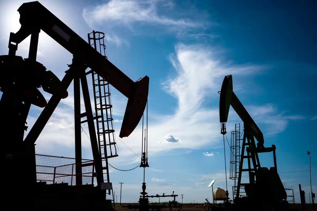 El petróleo vuelve a dispararse y quiebra la barrera de los 105 dólares tras la escalada del conflicto en Medio Oriente