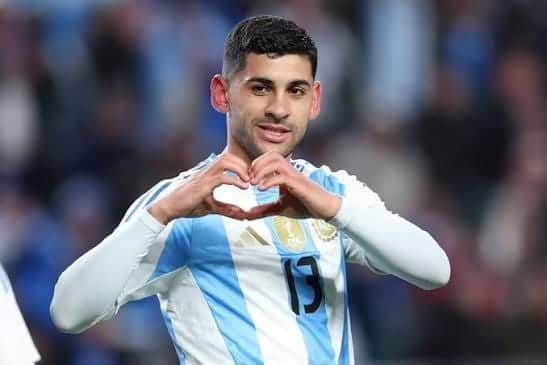 El Cuti Romero llegó a Ezeiza y espera con ilusión volver a jugar en Córdoba
