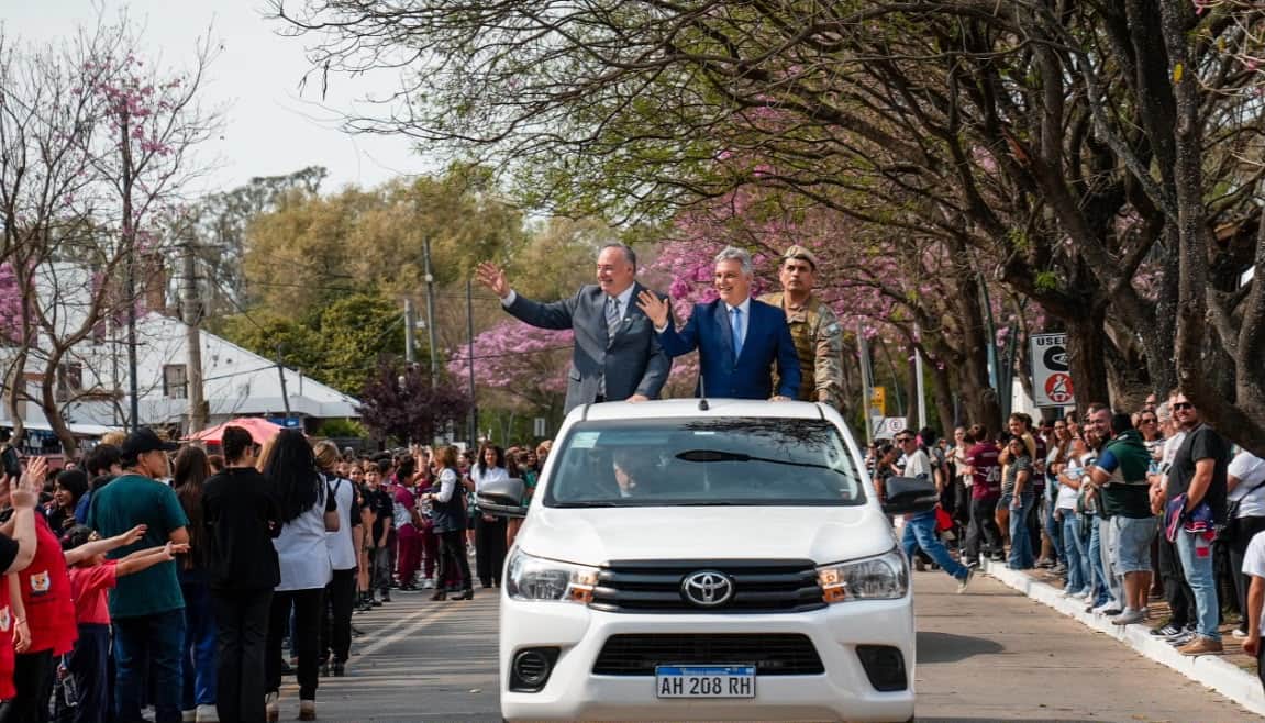 Villa María celebra sus 159 años con un multitudinario desfile institucional en pleno desarrollo