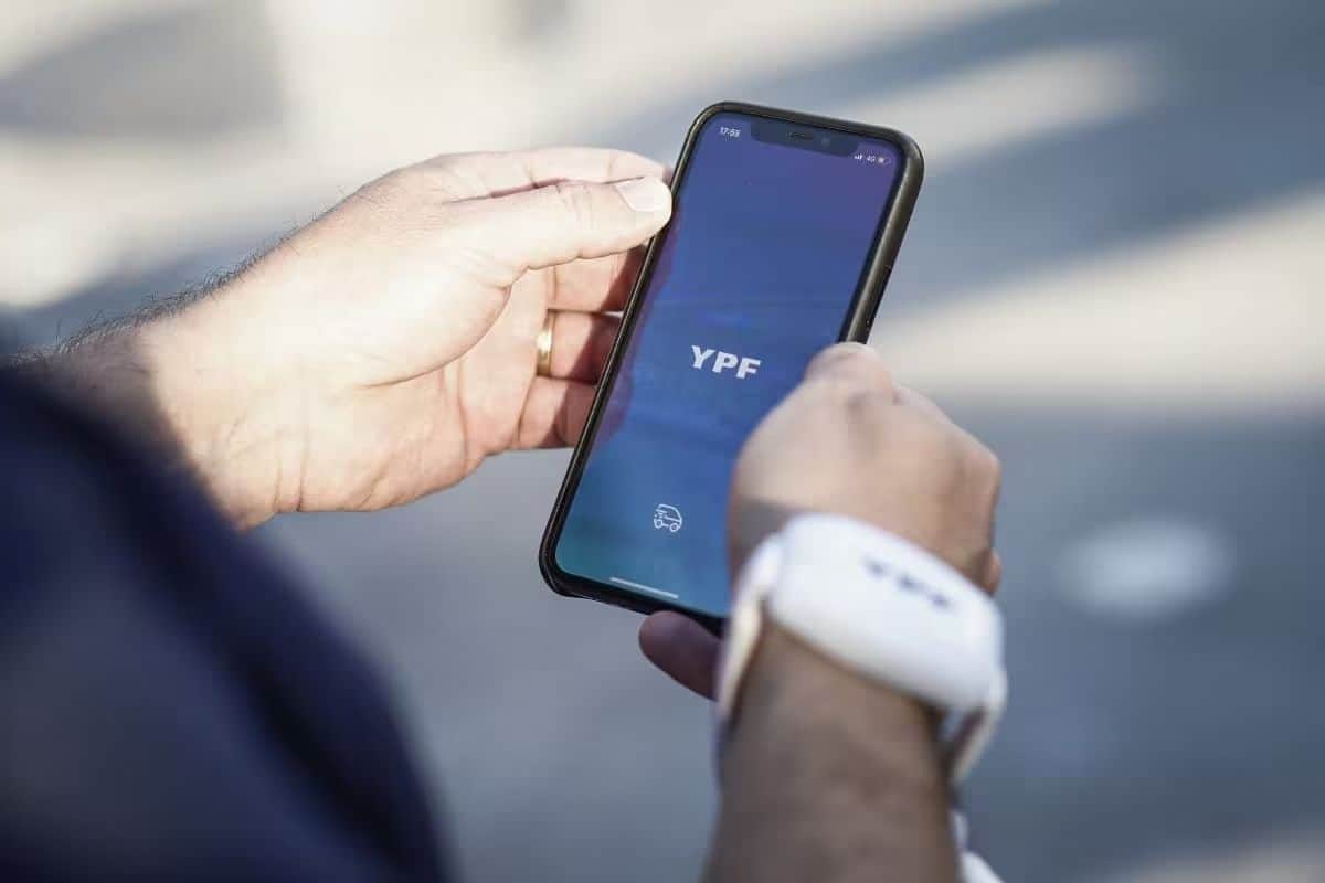 YPF alcanzó un millón de acciones compradas desde su App en un mes