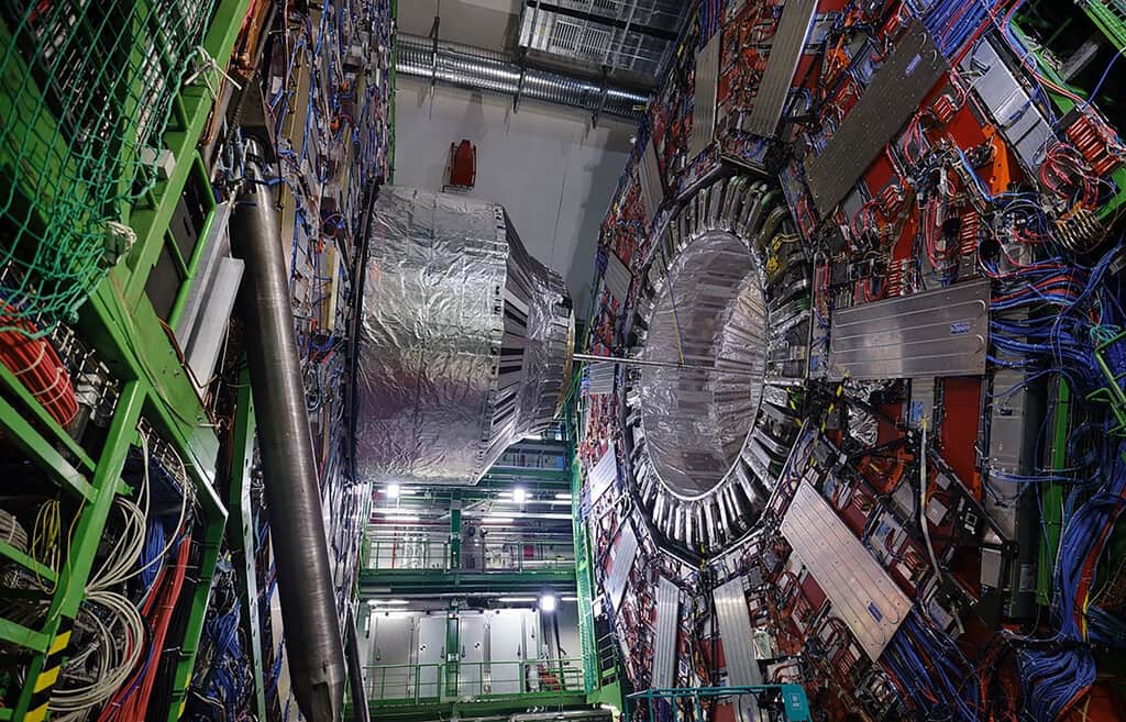El CERN tenía dos opciones: cambiar de sistema operativo o reemplazar más de mil ordenadores. Eligió la vía más lógica