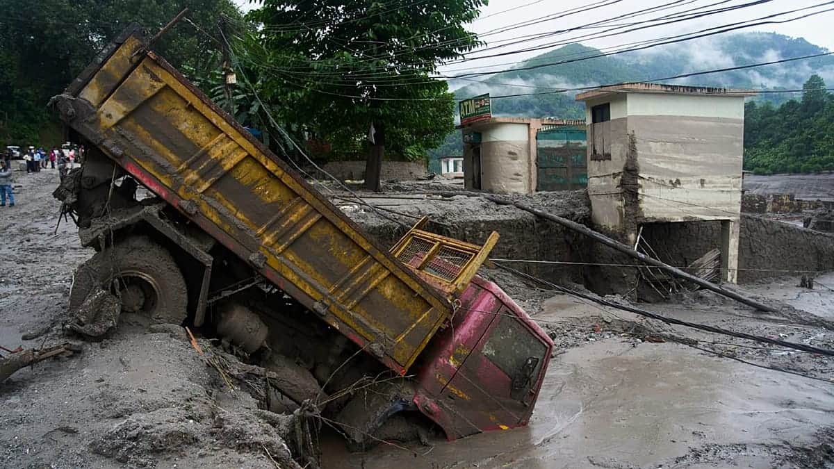 Cómo el colapso de un glaciar pudo provocar el desastre en Nepal y Tíbet