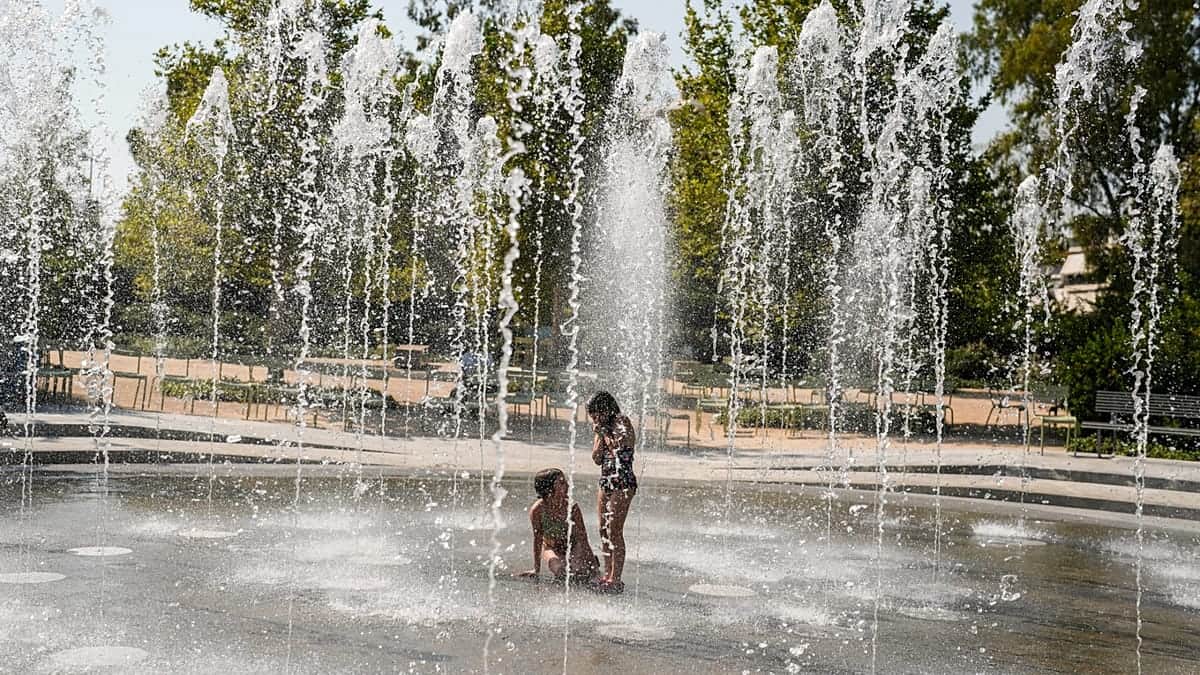 El cambio climático expone cada año a 560 millones de niños a más estrés por calor, según estudio