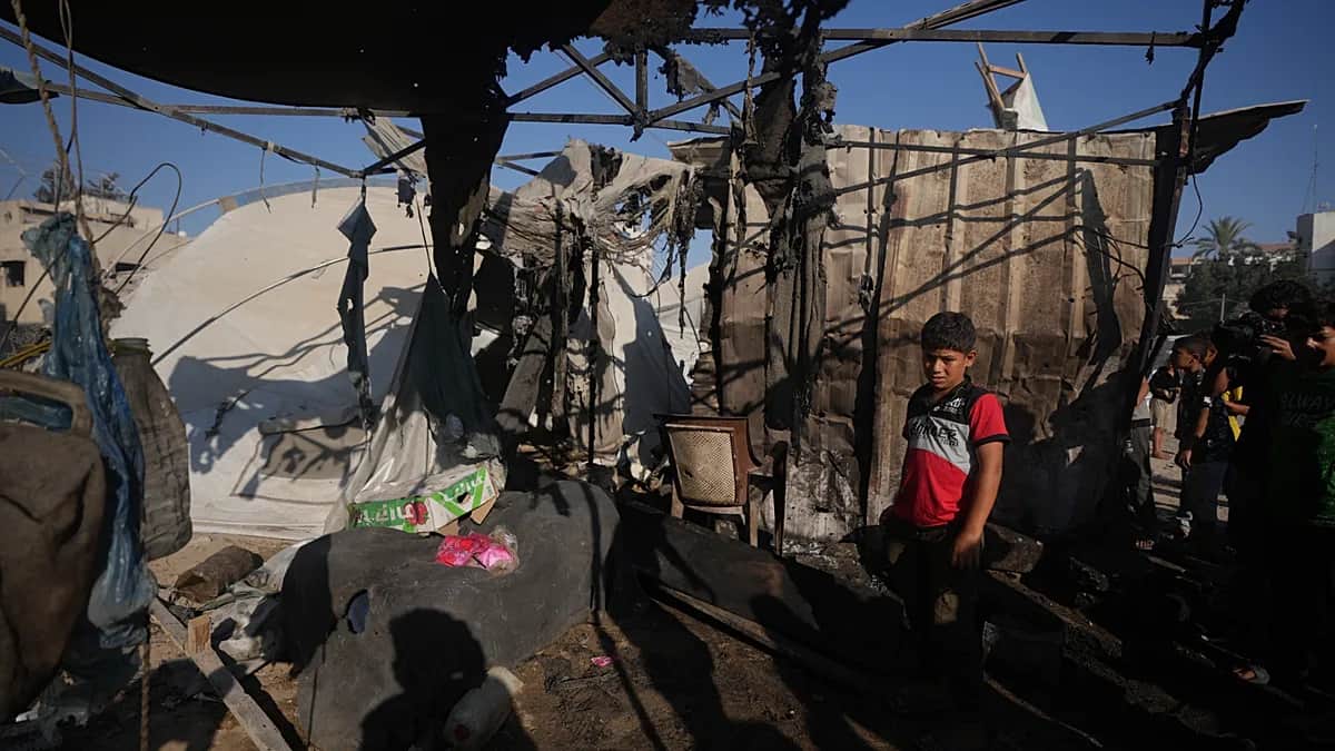 Ataques israelíes alcanzan refugios en Gaza y matan a 4 mientras empeoran los campamentos