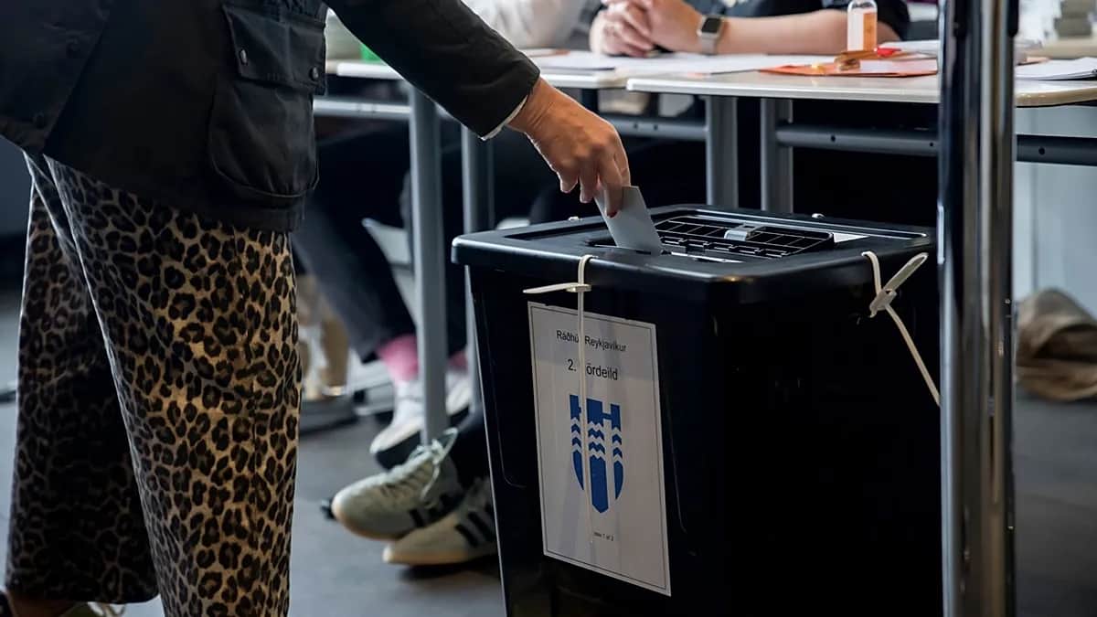 El referéndum sobre la UE en Islandia registra alta participación inicial en una cita reñida