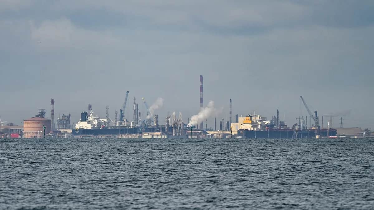 El petróleo sube por las tensiones entre EE UU e Irán y Warsh presiona por subir tipos