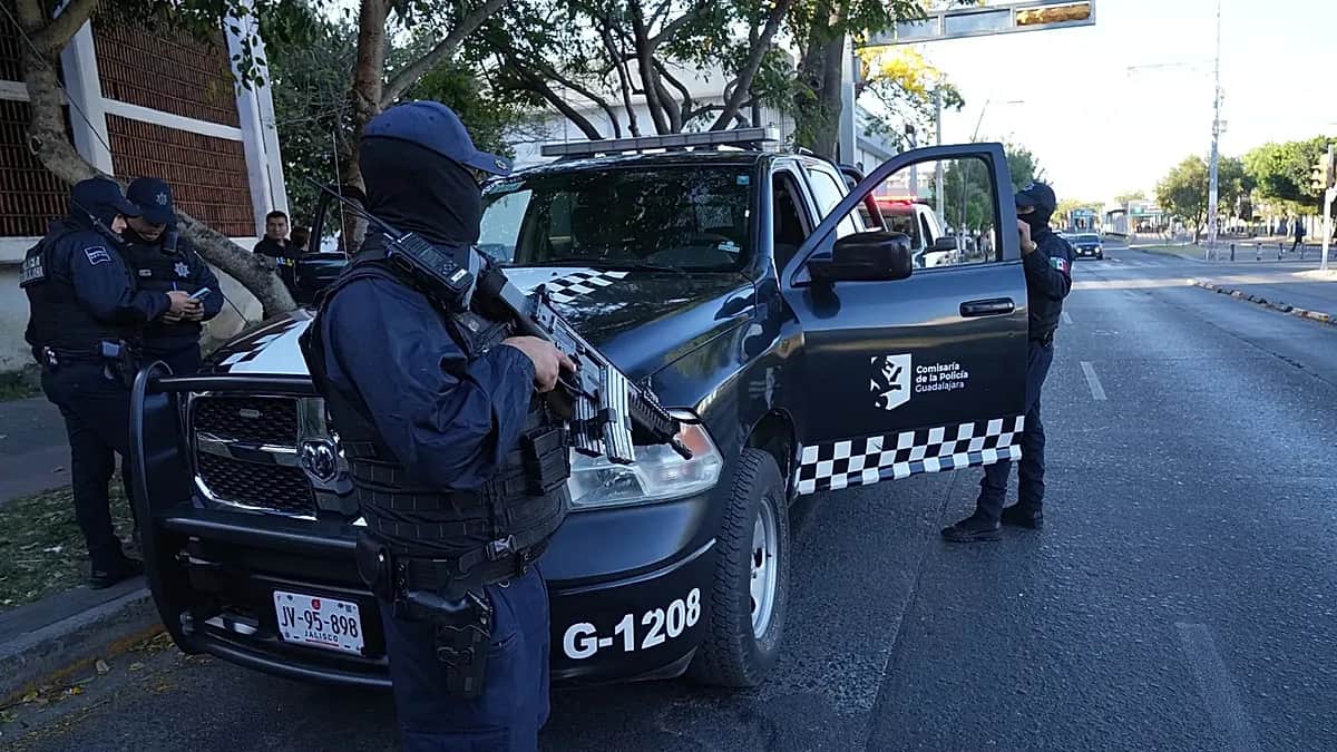 6 heridos tras explotar un coche bomba frente a una comisaría en México