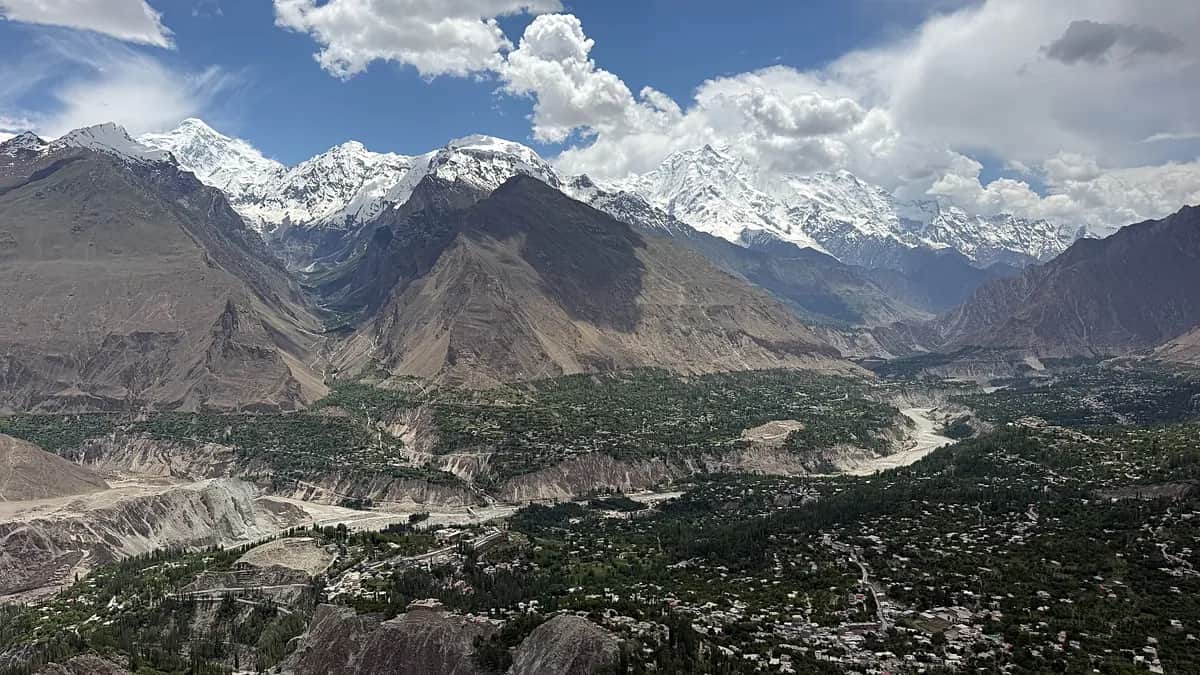 “Debemos contribuir a la naturaleza”, comunidades que 'casan' glaciares para traer agua