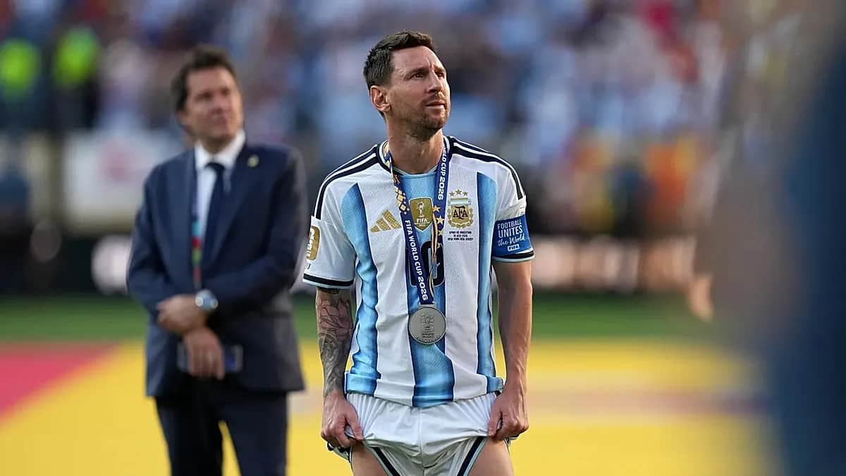 La estrella argentina Lionel Messi anuncia su retirada de la selección