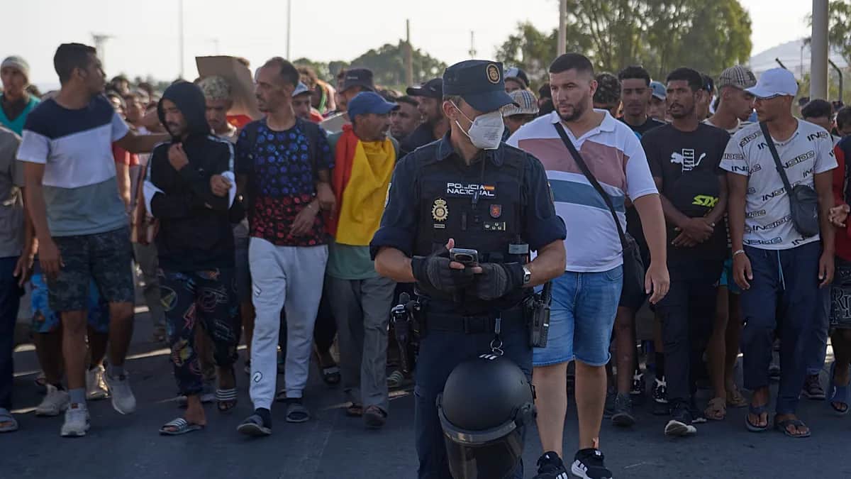 Identificados más de 10 inmigrantes vinculados con el yihadismo que entraron en Ceuta durante el asalto