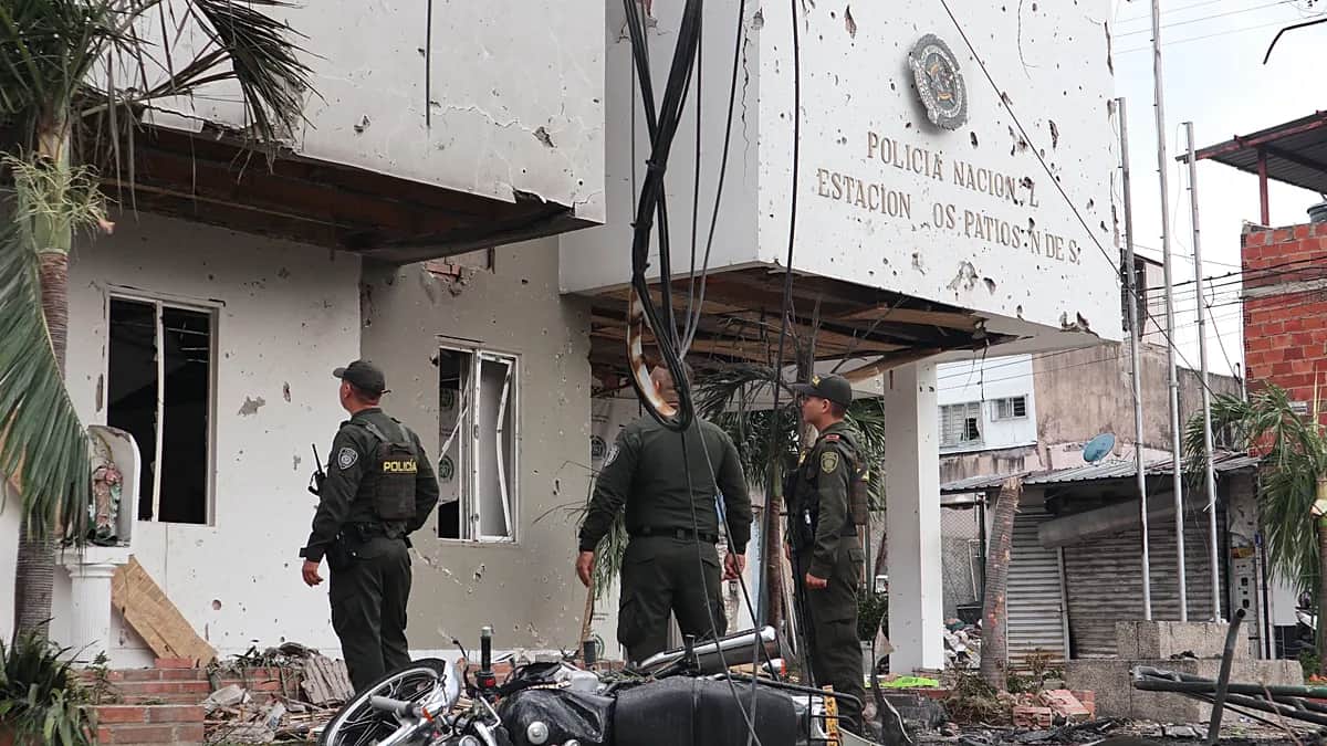 Un coche bomba mata a una persona y deja once heridos en un atentado terrorista en Colombia