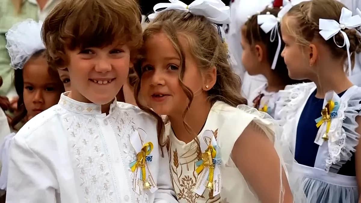 El curso escolar en Kiev comienza bajo la sombra de las sirenas antiaéreas