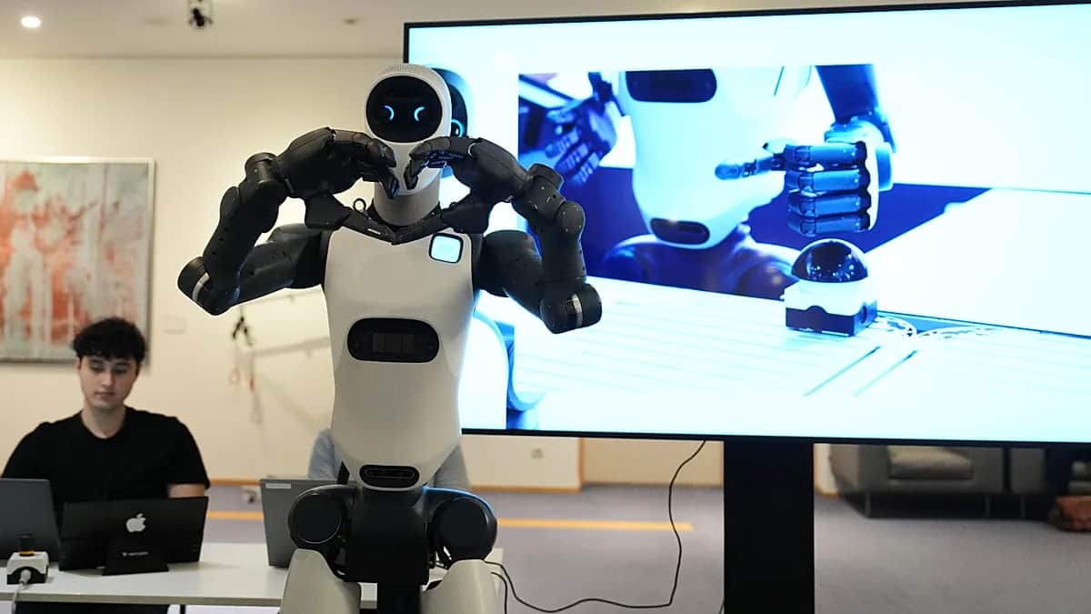 Presentan robots con IA en el Parlamento Europeo de Bruselas