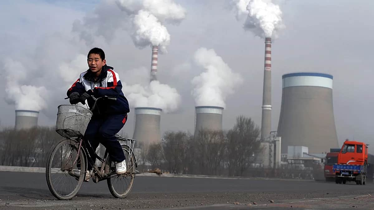Bajan uso de petróleo y emisiones en China por guerra con Irán, ¿será cambio duradero?