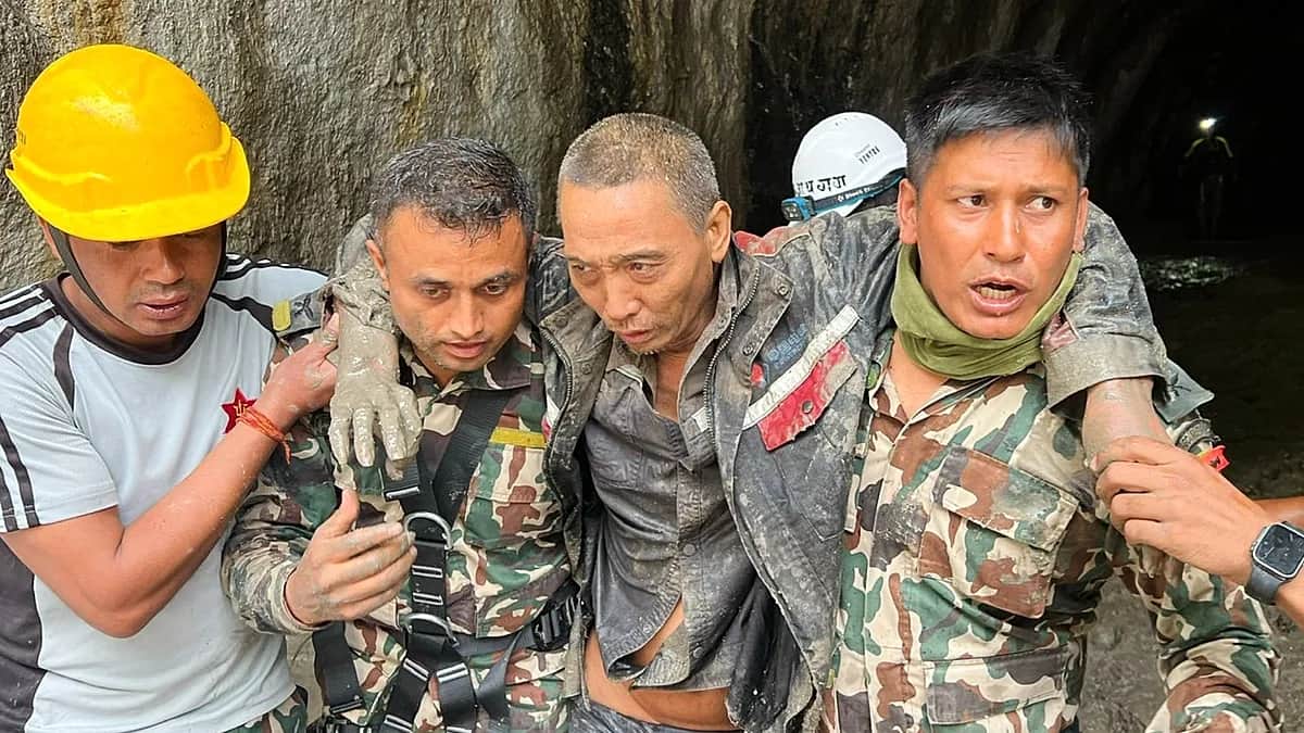 Nepal, dos personas rescatadas con vida 10 días después de las inundaciones