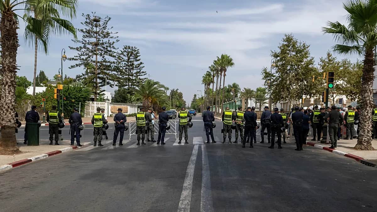 Noche de tensión en Ceuta: 21 detenidos tras apedrear a militares y guardias civiles