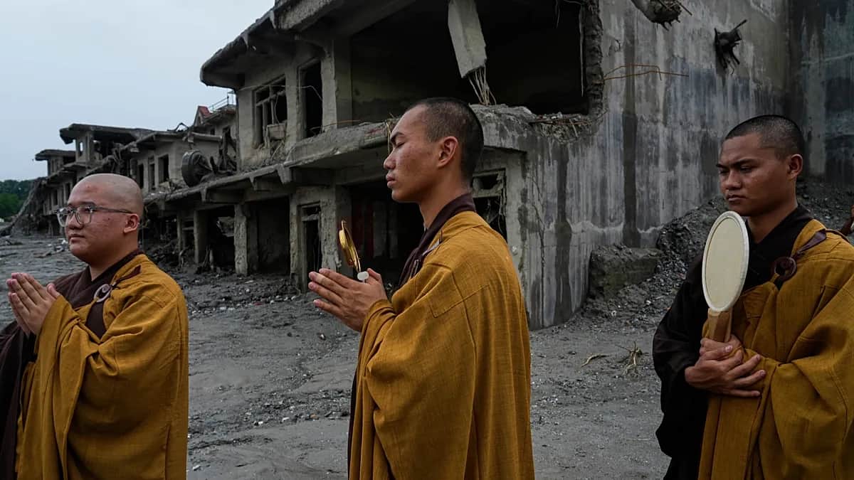 Nepal celebra una jornada de luto colectiva mientras se busca a miles de desaparecidos