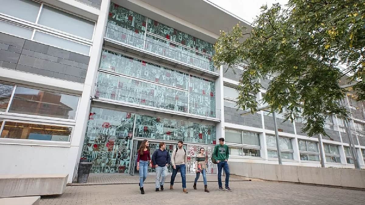 Una explosión con ácido nítrico deja 3 heridos en un laboratorio de Tarragona