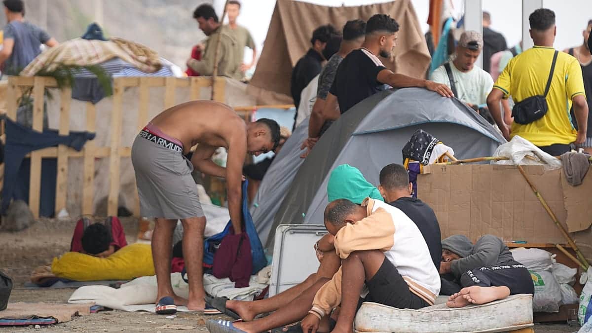 La Audiencia Nacional rechaza paralizar la instalación de carpas para inmigrantes en el puerto de Ceuta