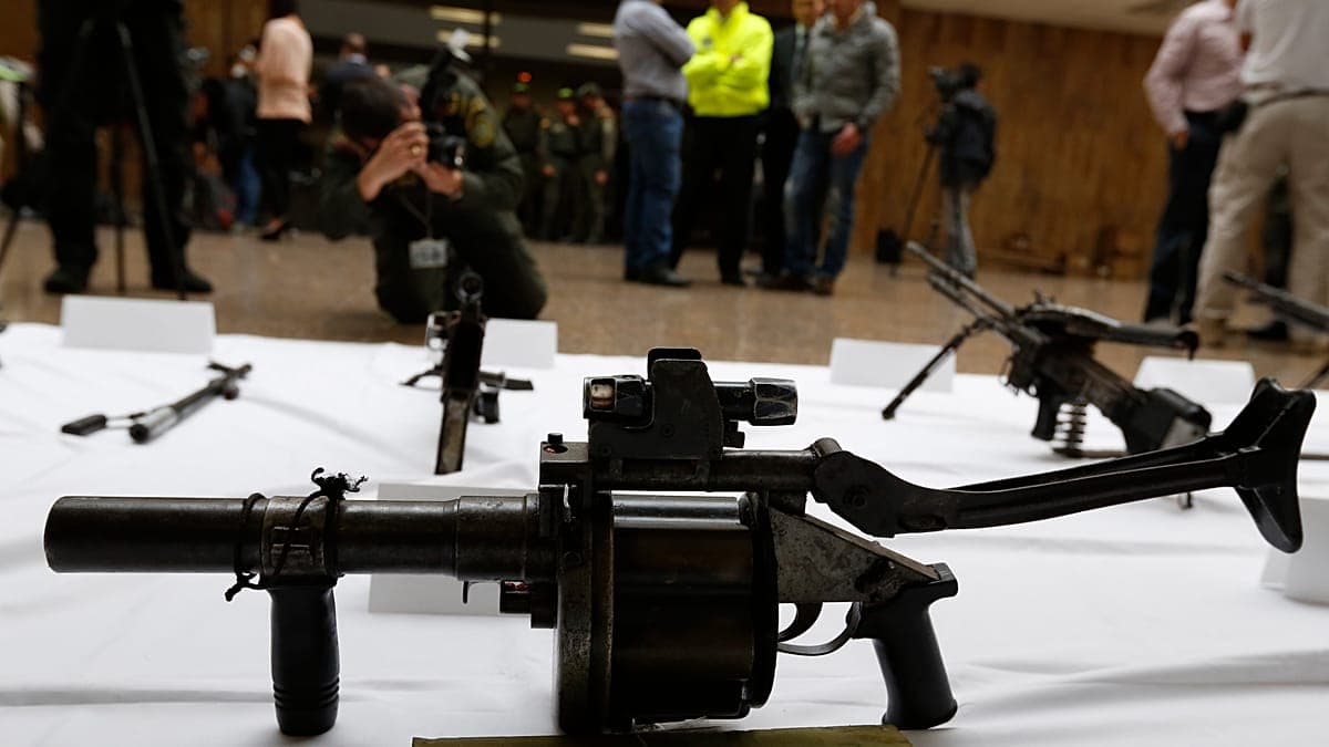 Armas en Colombia: De la Espriella levanta la suspensión de los permisos para portarlas