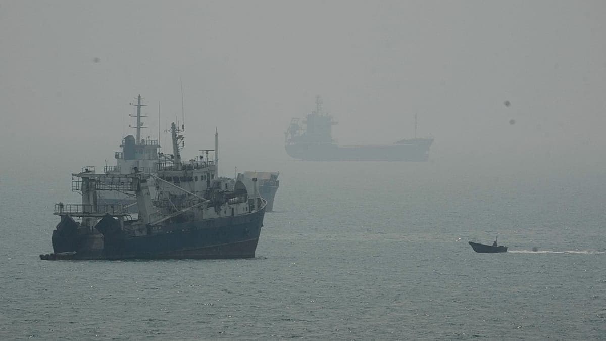 EE.UU. destruye 5 petroleros iraníes e Irán responde con misiles hacia bases en Jordania