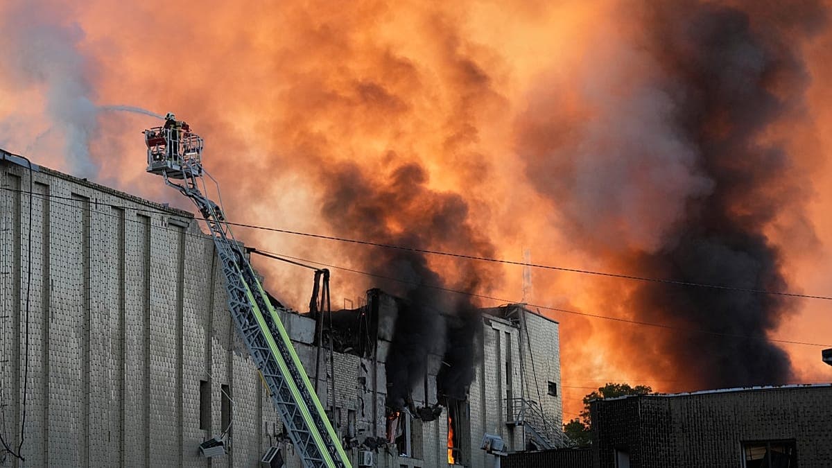Un ataque masivo nocturno ruso contra Kiev deja al menos 5 muertos y 35 heridos